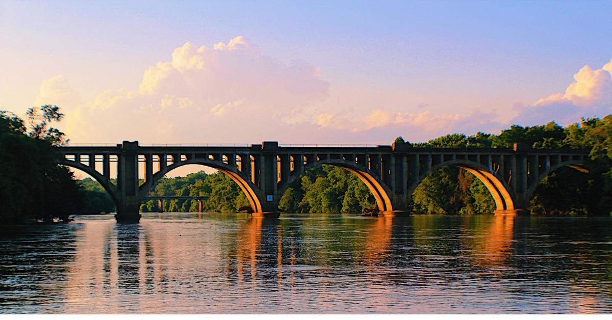 Community yoga and wellness classes in Fredericksburg, promoting fall fitness and mindfulness.